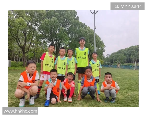 与足球明星合影的创意特效图片制作技巧与灵感分享 与足球明星合影的创意特效图片制作技巧与灵感分享