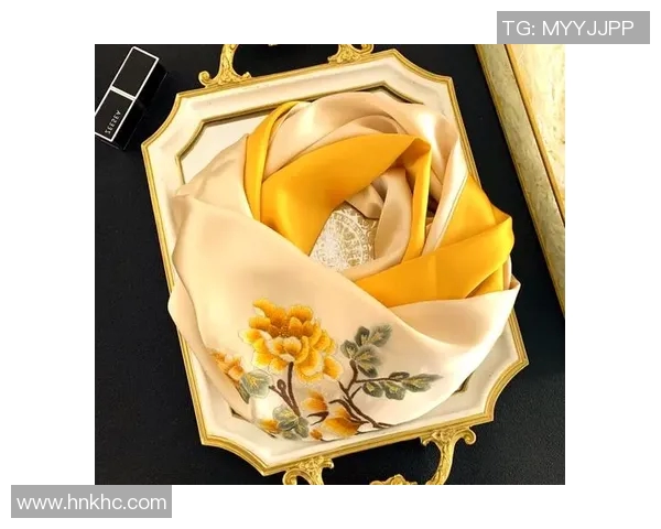 足球明星与传统花棉袄的奇妙邂逅展现文化交融之美 足球明星与传统花棉袄的奇妙邂逅展现文化交融之美