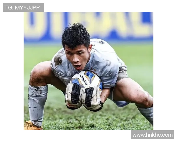 足球明星半蹲拍照视频引发热议球迷纷纷模仿展现独特魅力与风格 足球明星半蹲拍照视频引发热议球迷纷纷模仿展现独特魅力与风格